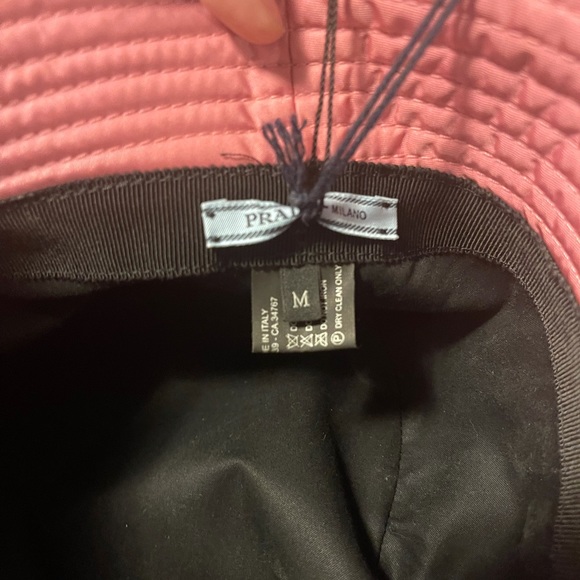 BRAND NEW BUCKET HAT.

NEVER WORN - Picture 8 of 9